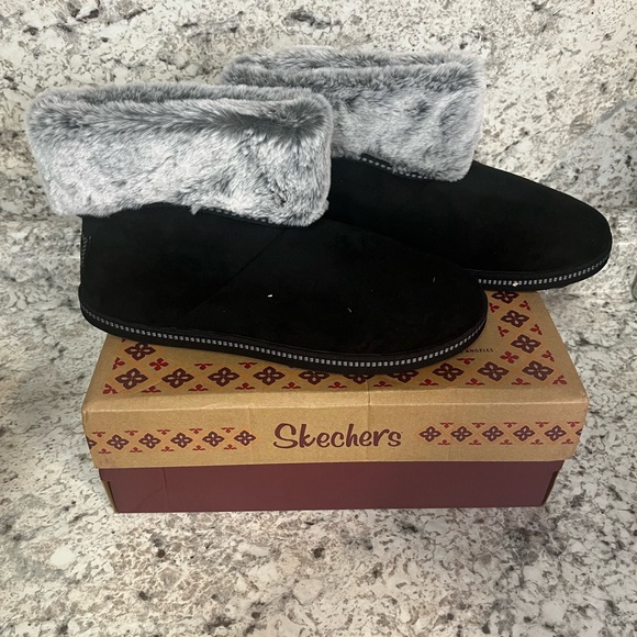 Skechers Black Boots with Gray Faux Fur - Picture 1 of 5